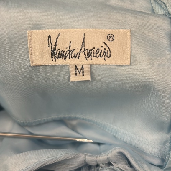 Beautiful silk halter top - Picture 4 of 7